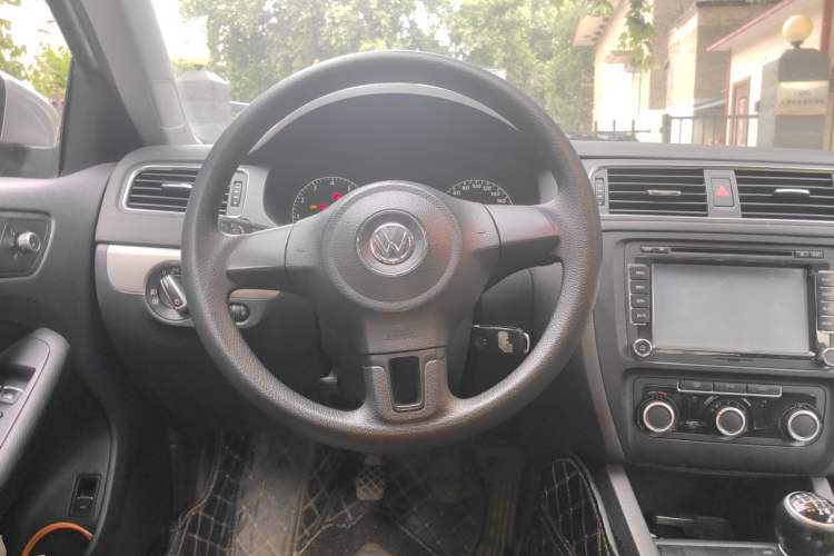 Used Volkswagen Sagitar 2012 1.6L Manual Comfort Model Steering Wheel