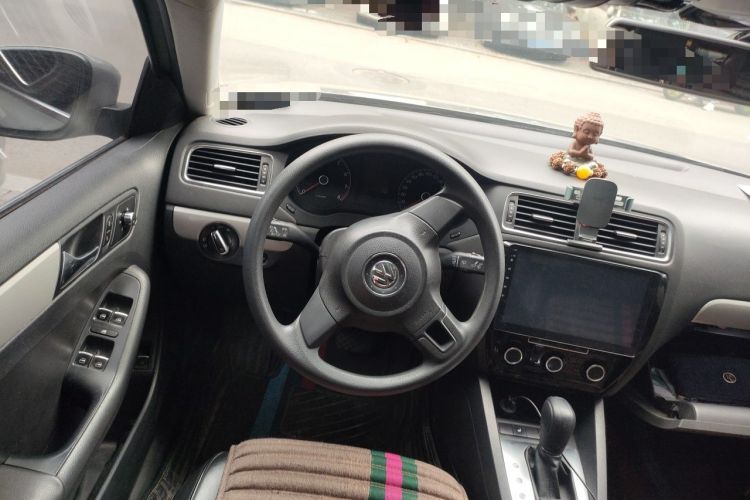 Used Volkswagen Sagitar 2012 1.6L Automatic Comfort Edition Steering Wheel
