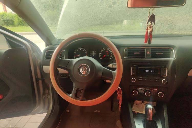 Used Volkswagen Sagitar 2012 1.6L Automatic Comfort Edition Steering Wheel