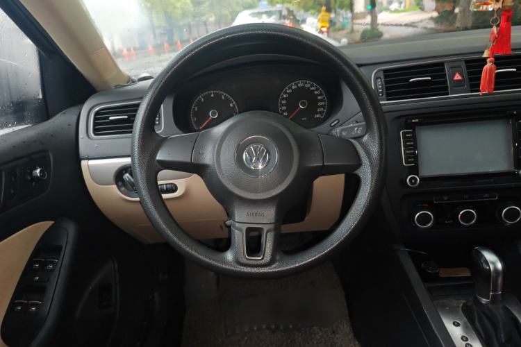 Used Volkswagen Sagitar 2012 1.6L Automatic Comfort Edition Steering Wheel