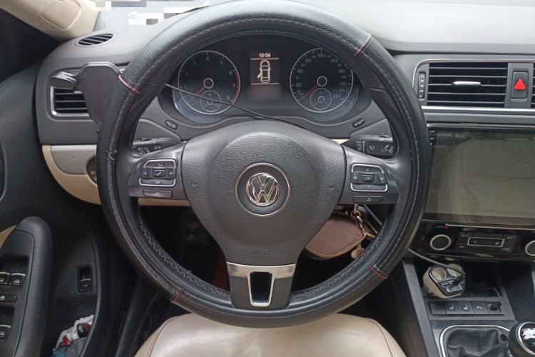 Used Volkswagen Sagitar 2012 1.4TSI Manual Luxury Model Steering Wheel