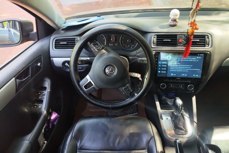 Used Volkswagen Sagitar 2012 1.4TSI Automatic Luxury Edition Steering Wheel