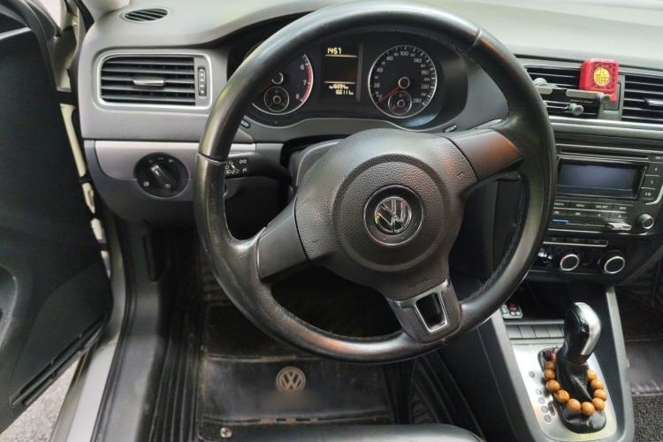 Used Volkswagen Sagitar 2012 1.4TSI Automatic Fashion Edition Steering Wheel