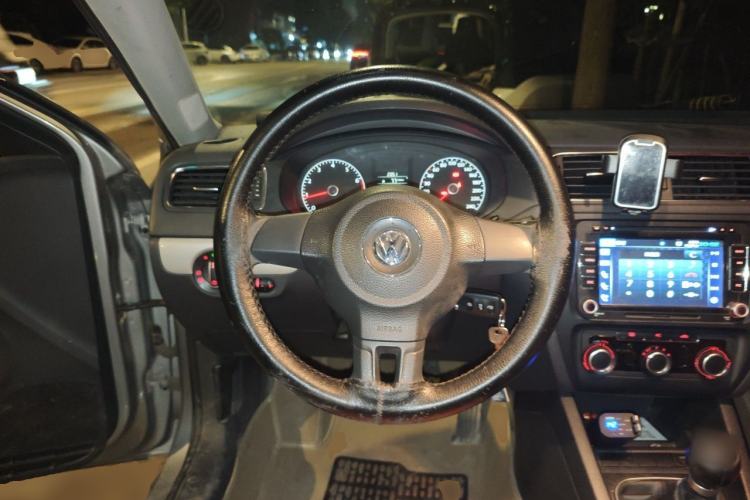 Used Volkswagen Sagitar 2012 1.6L Manual Fashion Edition Steering Wheel