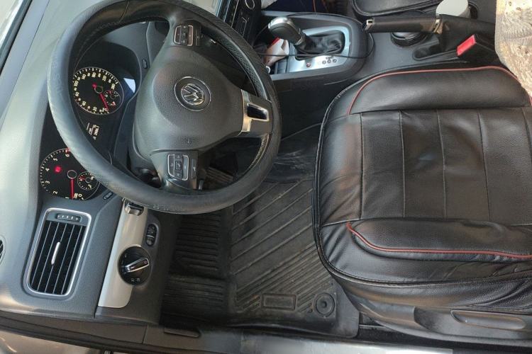 Used Volkswagen Sagitar 2012 1.4TSI Automatic Luxury Edition Steering Wheel