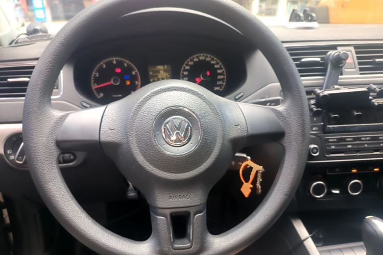 Used Volkswagen Sagitar 2012 1.6L Automatic Comfort Edition Steering Wheel