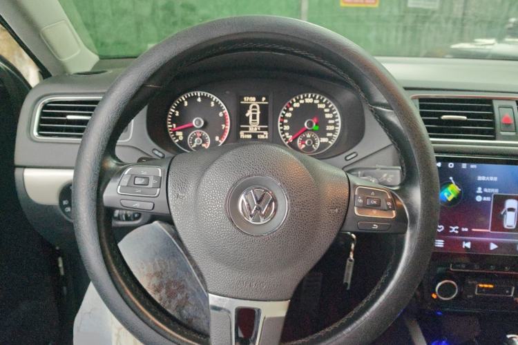 Used Volkswagen Sagitar 2012 1.4TSI Automatic Luxury Edition Steering Wheel