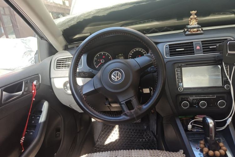 Used Volkswagen Sagitar 2012 1.6L Automatic Comfort Edition Steering Wheel
