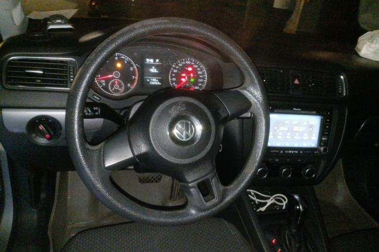 Used Volkswagen Sagitar 2012 1.4TSI Automatic Fashion Edition Steering Wheel