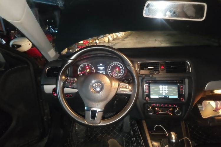 Used Volkswagen Sagitar 2012 1.4TSI Automatic Luxury Edition Steering Wheel