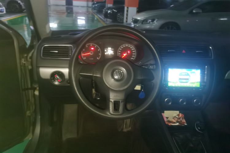 Used Volkswagen Sagitar 2012 1.6L Manual Comfort Model Steering Wheel