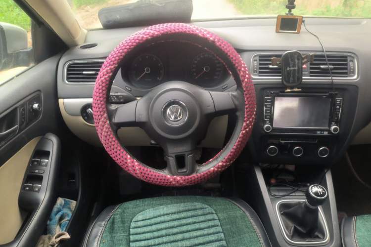 Used Volkswagen Sagitar 2012 1.6L Manual Comfort Model Steering Wheel