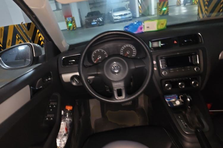 Used Volkswagen Sagitar 2012 1.6L Automatic Comfort Edition Steering Wheel
