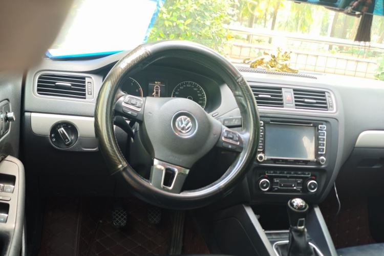 Used Volkswagen Sagitar 2012 1.4TSI Manual Luxury Model Steering Wheel