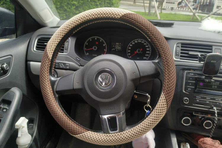 Used Volkswagen Sagitar 2012 1.6L Automatic Comfort Edition Steering Wheel