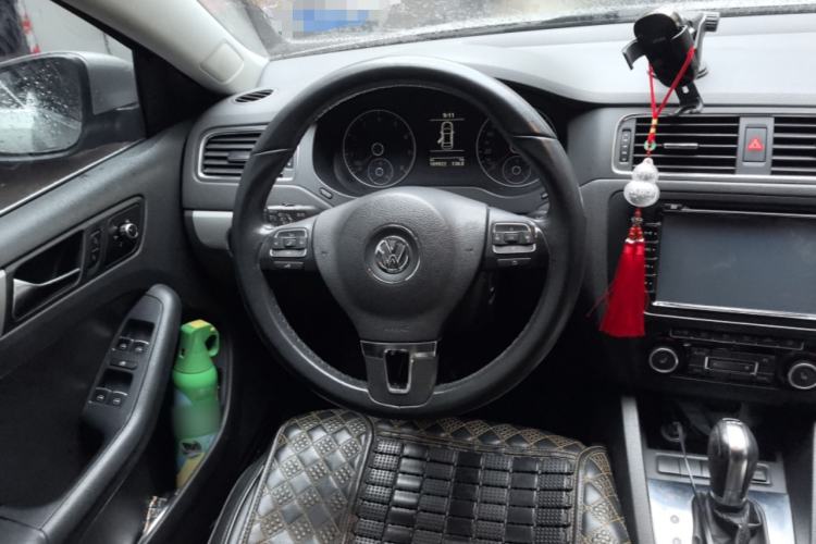 Used Volkswagen Sagitar 2012 1.4TSI Automatic Luxury Edition Steering Wheel