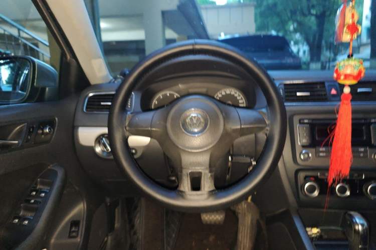 Used Volkswagen Sagitar 2012 1.6L Automatic Comfort Edition Steering Wheel