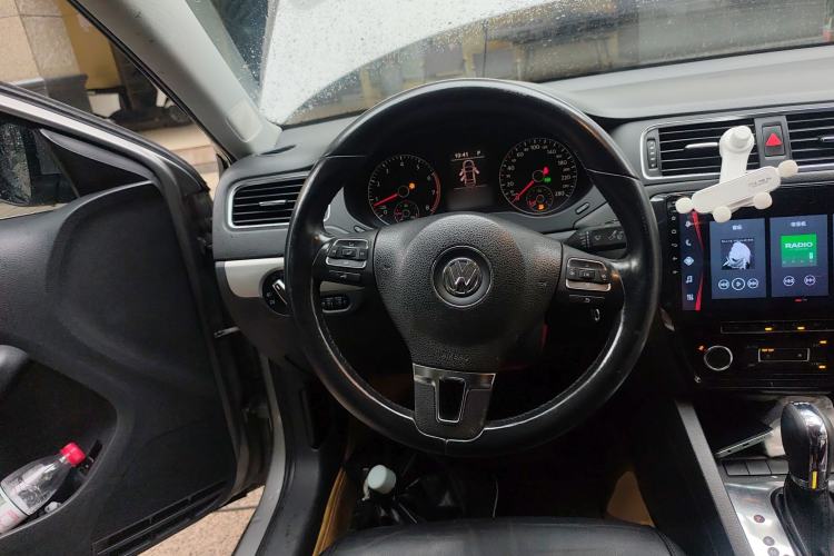 Used Volkswagen Sagitar 2012 1.4TSI Automatic Luxury Edition Steering Wheel