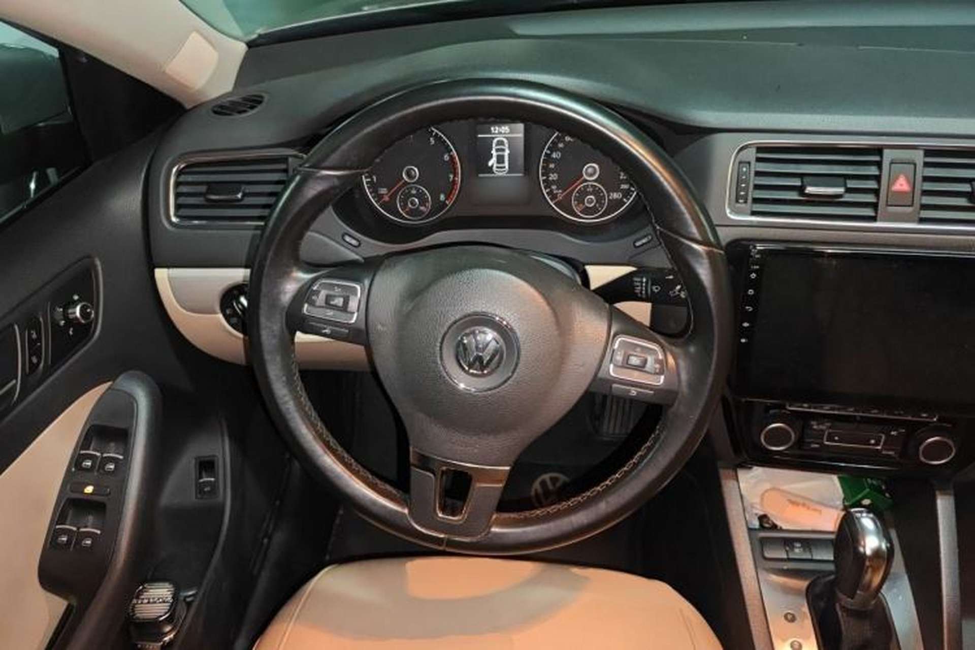 Used Volkswagen Sagitar 2012 1.4TSI Automatic Luxury Edition Steering Wheel