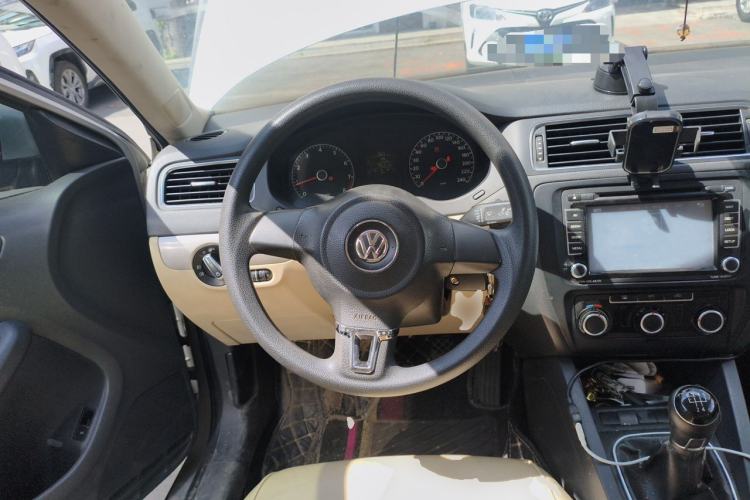 Used Volkswagen Sagitar 2012 1.6L Manual Comfort Model Steering Wheel