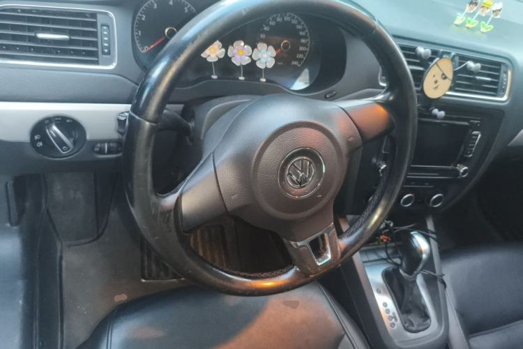 Used Volkswagen Sagitar 2012 1.6L Automatic Comfort Edition Steering Wheel