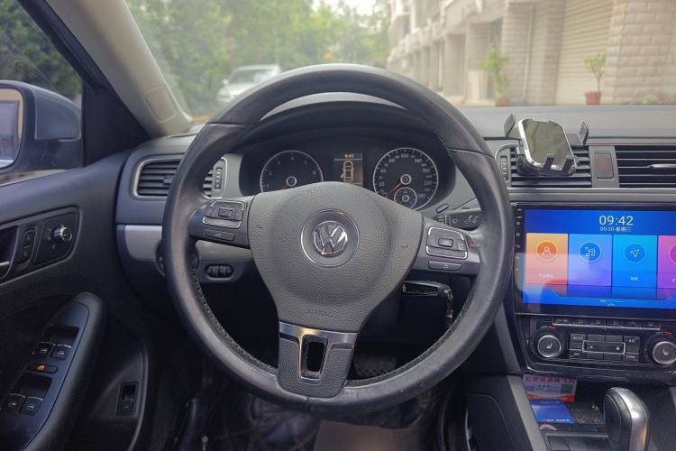 Used Volkswagen Sagitar 2012 1.4TSI Automatic Luxury Edition Steering Wheel
