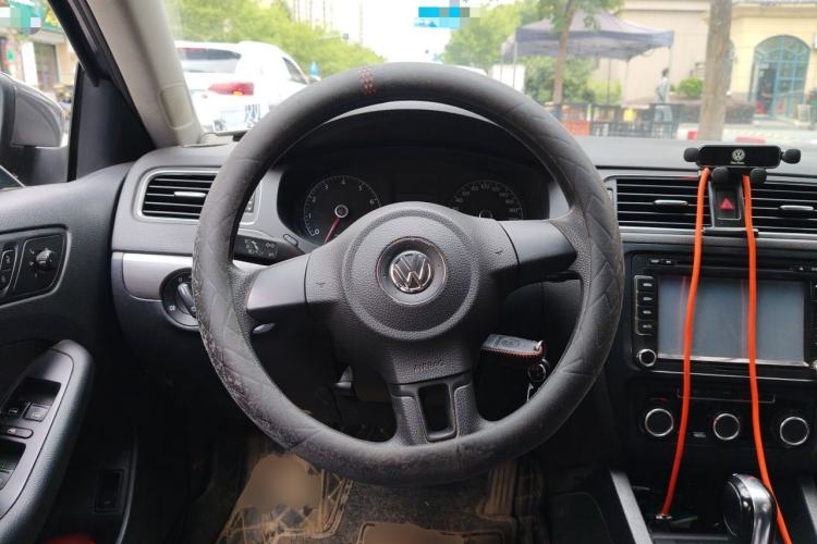 Used Volkswagen Sagitar 2012 1.6L Automatic Fashion Edition Steering Wheel