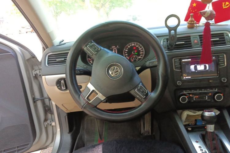 Used Volkswagen Sagitar 2012 1.4TSI Automatic Luxury Edition Steering Wheel