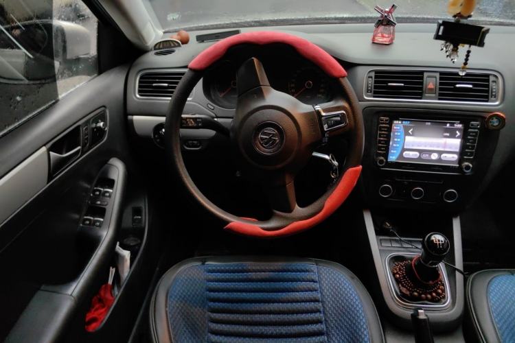 Used Volkswagen Sagitar 2012 1.6L Manual Comfort Model Steering Wheel
