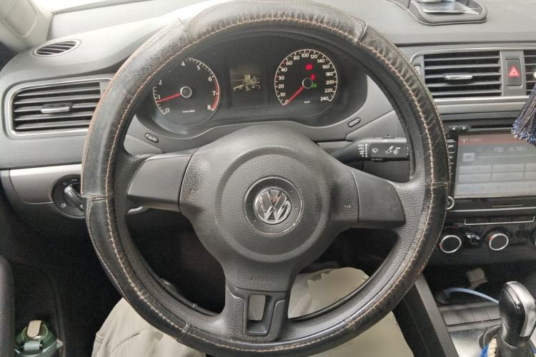 Used Volkswagen Sagitar 2012 1.6L Automatic Fashion Edition Steering Wheel