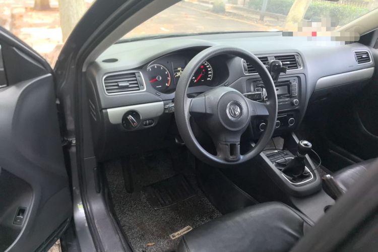 Used Volkswagen Sagitar 2012 1.6L Manual Comfort Model Steering Wheel