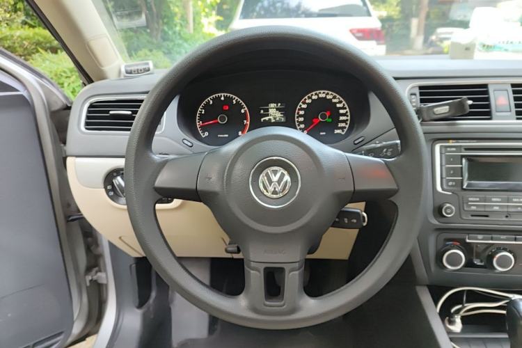 Used Volkswagen Sagitar 2012 1.6L Automatic Comfort Edition Steering Wheel