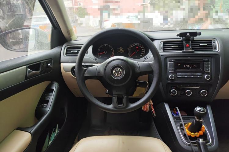 Used Volkswagen Sagitar 2012 1.6L Manual Comfort Model Steering Wheel