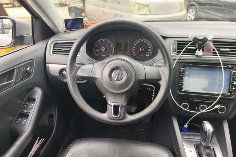 Used Volkswagen Sagitar 2012 1.6L Automatic Comfort Edition Steering Wheel