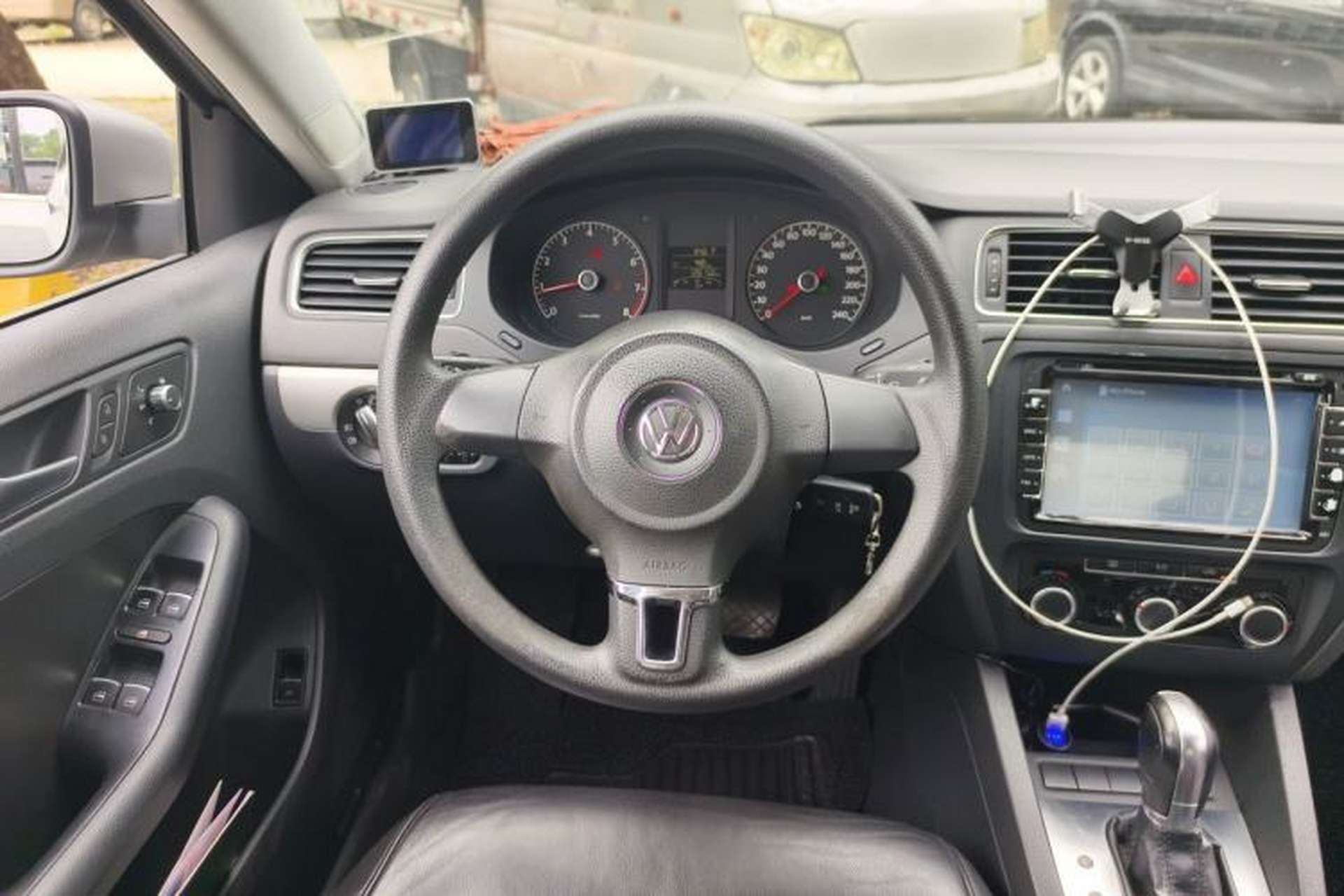 Used Volkswagen Sagitar 2012 1.6L Automatic Comfort Edition Steering Wheel
