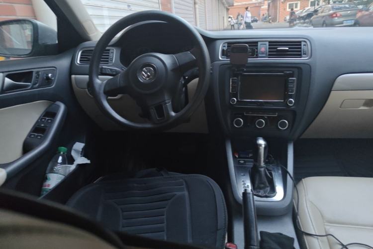 Used Volkswagen Sagitar 2012 1.6L Automatic Comfort Edition Steering Wheel