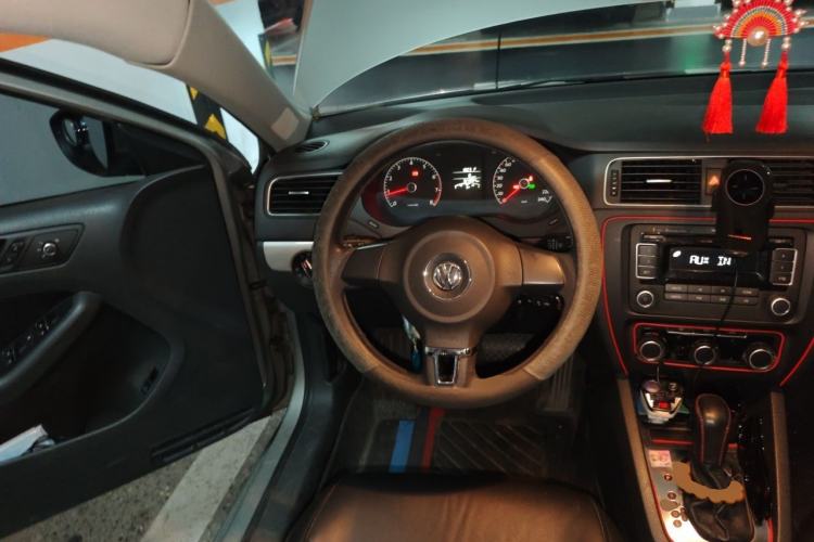 Used Volkswagen Sagitar 2012 1.6L Automatic Comfort Edition Steering Wheel