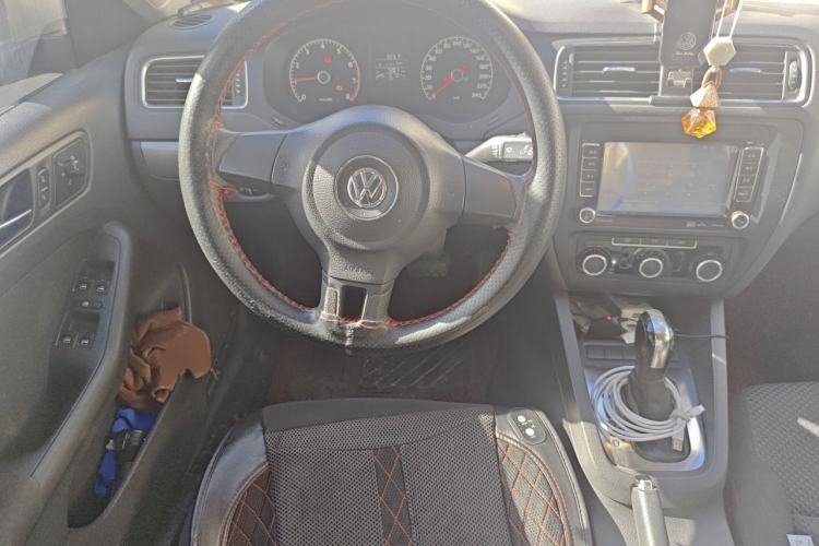 Used Volkswagen Sagitar 2012 1.6L Automatic Fashion Edition Steering Wheel