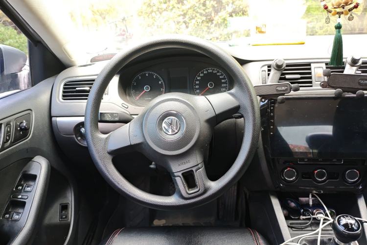 Used Volkswagen Sagitar 2012 1.6L Manual Fashion Edition Steering Wheel