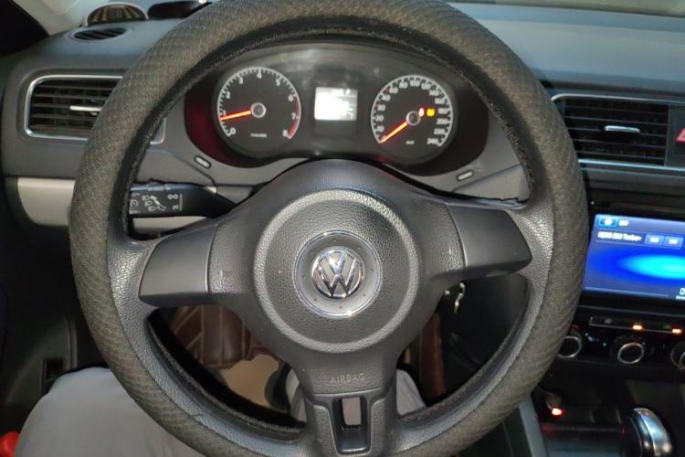 Used Volkswagen Sagitar 2012 1.6L Automatic Comfort Edition Steering Wheel