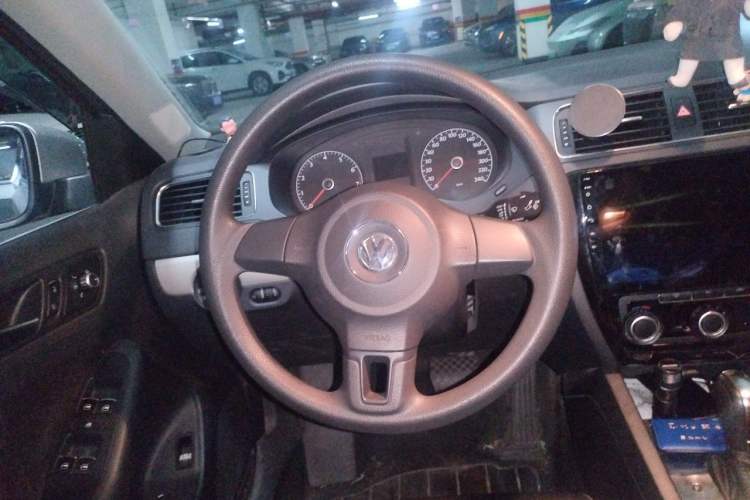 Used Volkswagen Sagitar 2012 1.6L Automatic Comfort Edition Steering Wheel