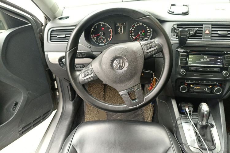 Used Volkswagen Sagitar 2012 1.4TSI Automatic Luxury Edition Steering Wheel