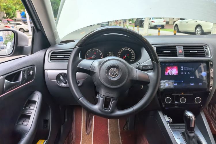 Used Volkswagen Sagitar 2012 1.6L Automatic Fashion Edition Steering Wheel