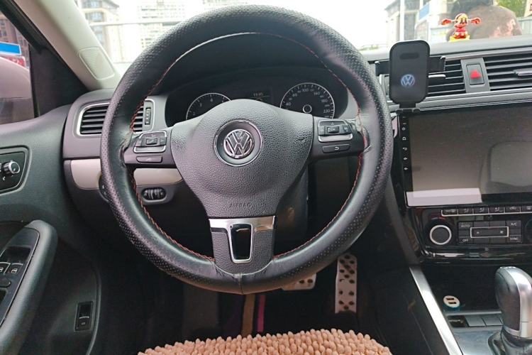 Used Volkswagen Sagitar 2012 1.4TSI Automatic Luxury Edition Steering Wheel