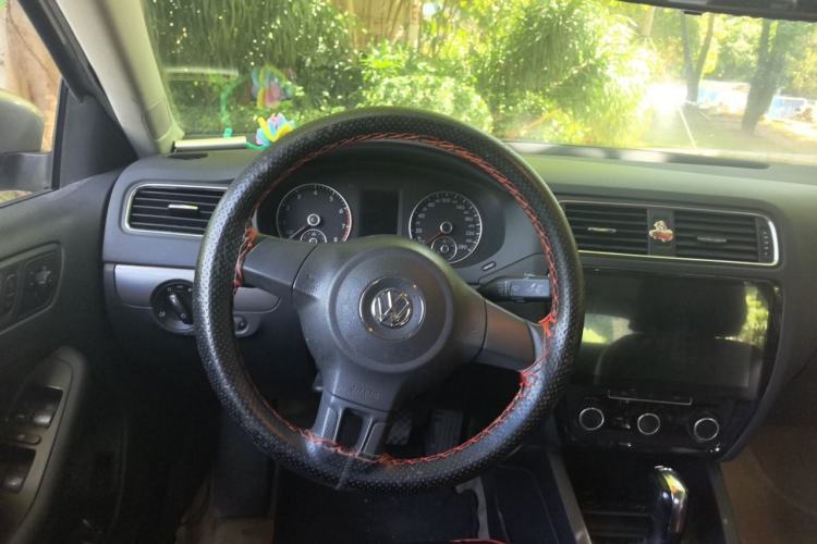 Used Volkswagen Sagitar 2012 1.4TSI Automatic Fashion Edition Steering Wheel
