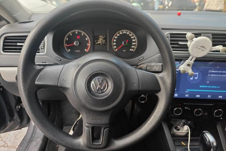 Used Volkswagen Sagitar 2012 1.6L Automatic Comfort Edition Steering Wheel