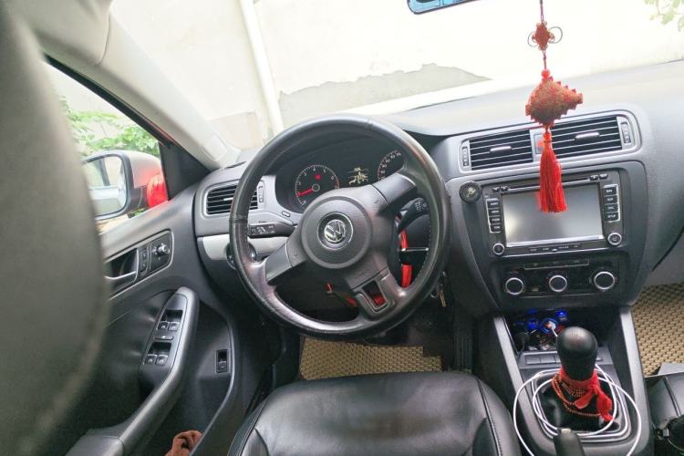 Used Volkswagen Sagitar 2012 1.6L Manual Comfort Model Steering Wheel