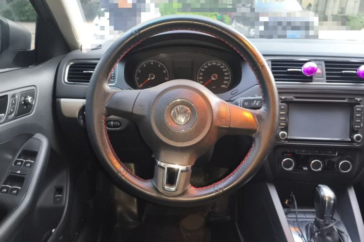Used Volkswagen Sagitar 2012 1.6L Automatic Comfort Edition Steering Wheel