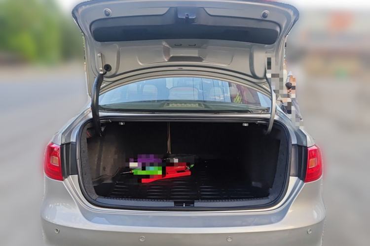 Used Volkswagen Sagitar 2012 1.6L Automatic Fashion Edition Trunk