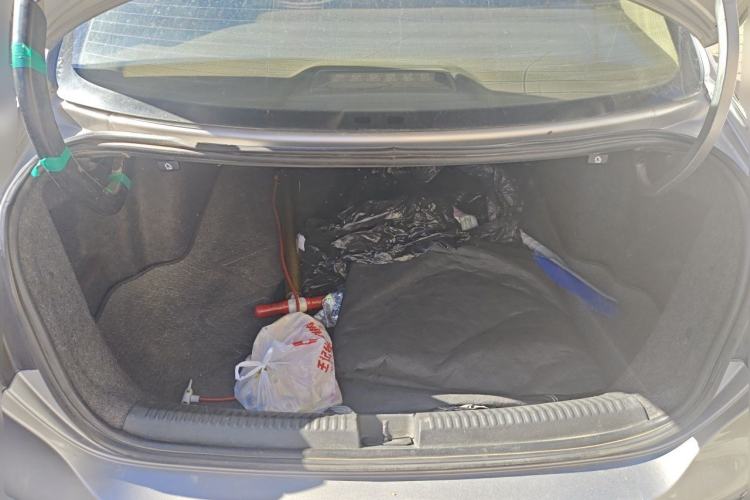Used Volkswagen Sagitar 2012 1.6L Automatic Fashion Edition Trunk